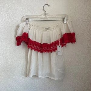 Forever 21 NWT Womens White & Red Lace Lightweight Cropped Off The Shoulder Top.